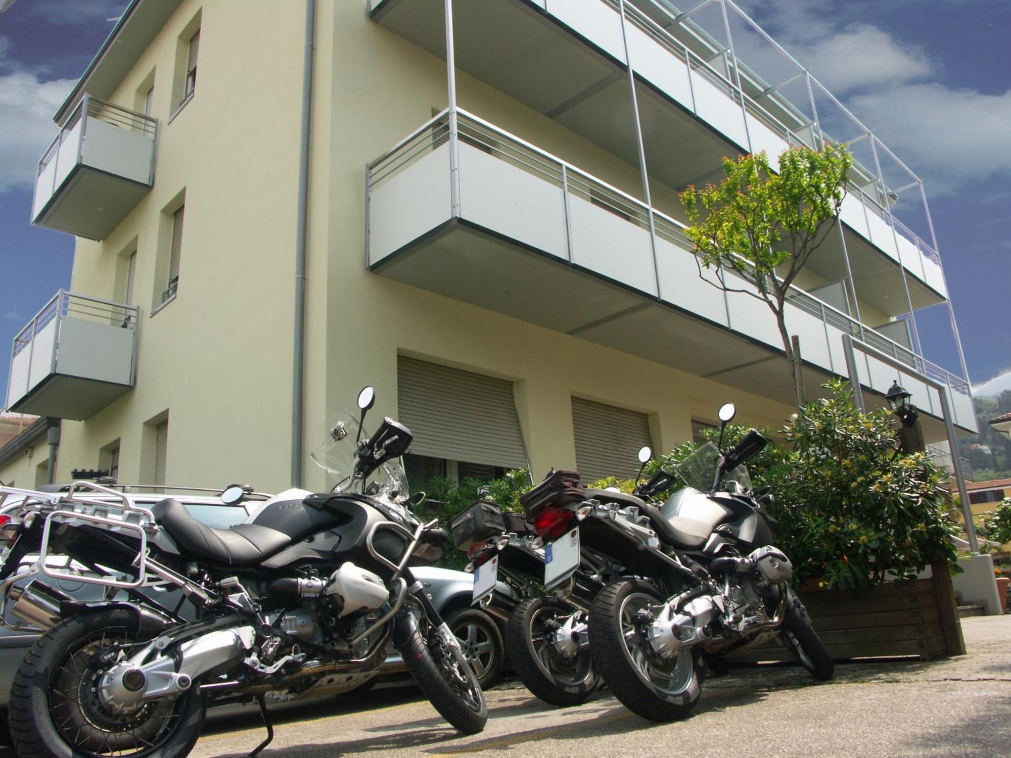 Hotel Villa Clara Torbole Sul Garda Bagian luar foto