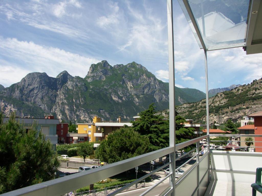 Hotel Villa Clara Torbole Sul Garda Bagian luar foto