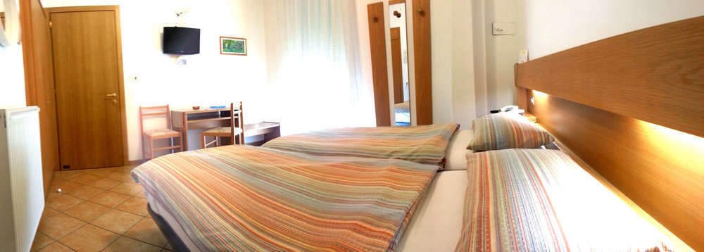 Hotel Villa Clara Torbole Sul Garda Bagian luar foto