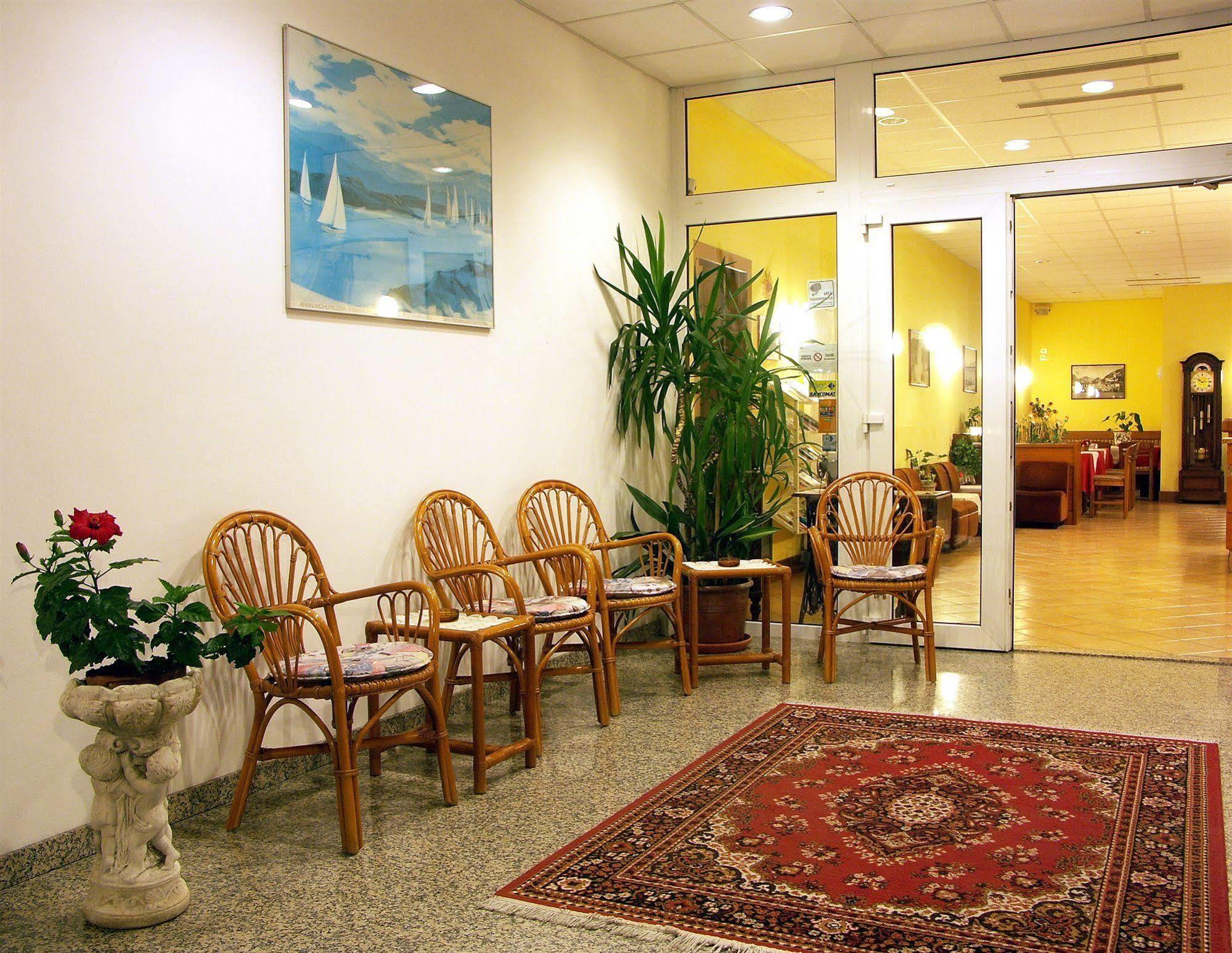 Hotel Villa Clara Torbole Sul Garda Bagian luar foto