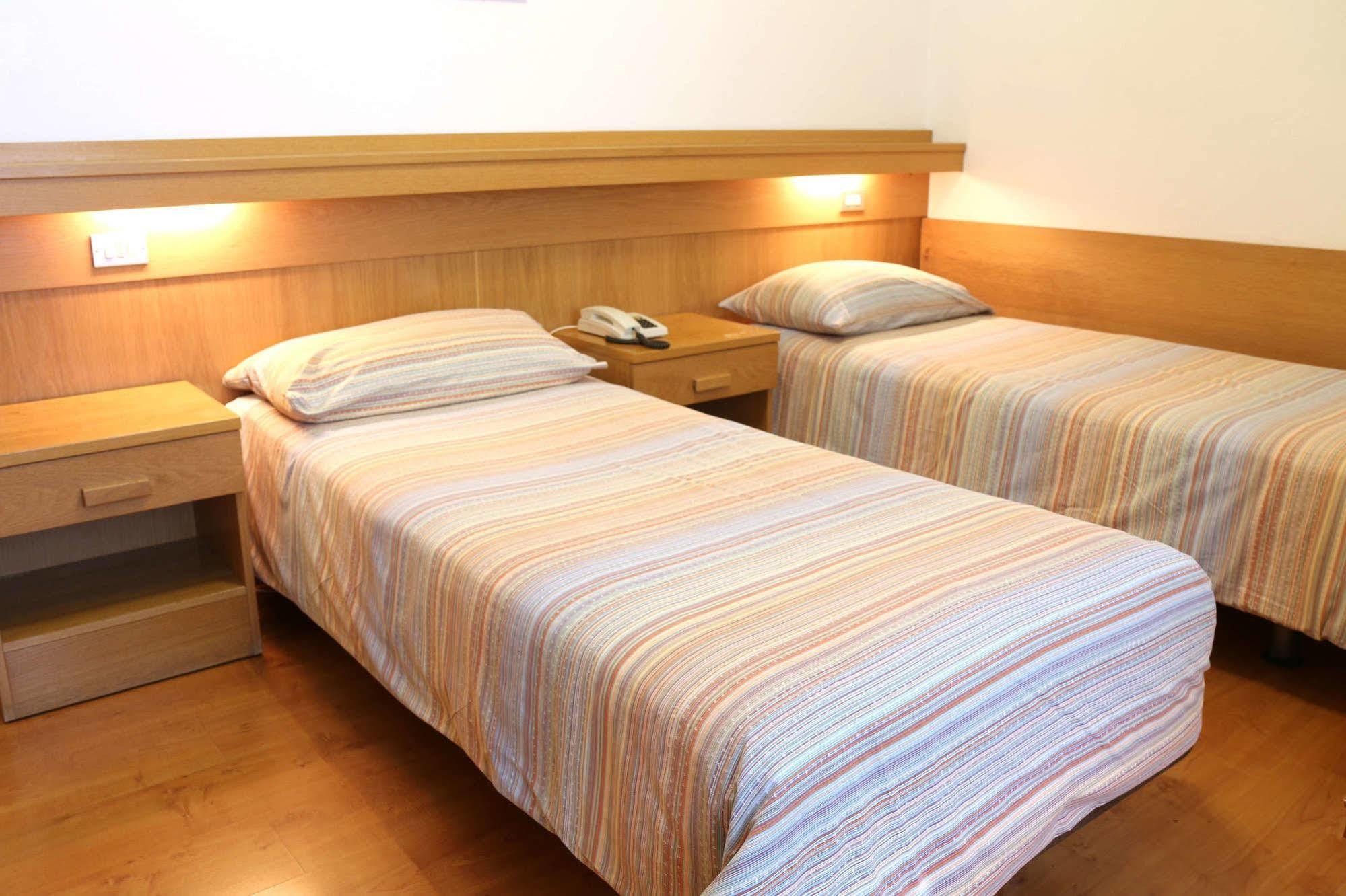 Hotel Villa Clara Torbole Sul Garda Bagian luar foto