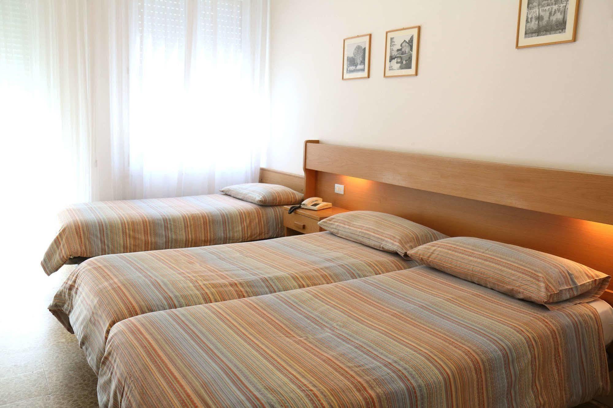 Hotel Villa Clara Torbole Sul Garda Bagian luar foto